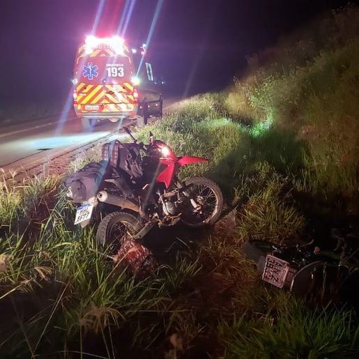 Homem morre e outro fica ferido por disparos de arma de fogo na BR-163