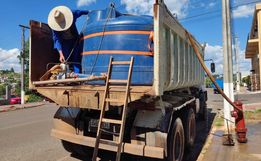 Agricultura atende famílias com transporte de água potável