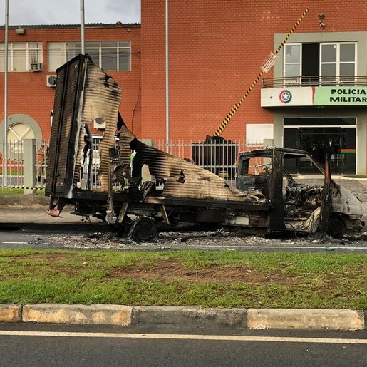 Quadrilha abandona dinheiro após assalto e tiroteio em Criciúma