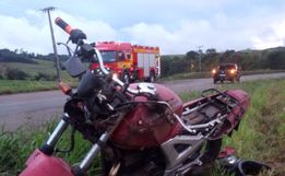 Jovem sofre escoriações em queda de motocicleta na BR 163