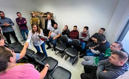 Motoboys cobram prazo quanto exigência do curso de especialização; ouça