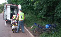 Homem fica ferido em queda de motocicleta no interior de Iporã do Oeste