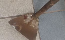 Homem é preso suspeito de acertar mãe na cabeça com golpe de enxada em SC
