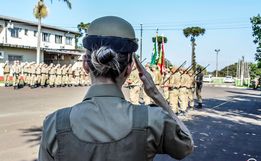 Sem desfile da independência, PM faz campanha por bandeira do Brasil nas janelas