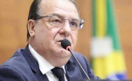 Deputado autor de projeto contra vacinação obrigatória morre de Covid