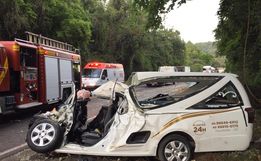 ATUALIZADA: Colisão frontal na BR-282 deixa um morto e dois gravemente feridos