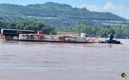 Retomada travessia da balsa no Rio Uruguai em Itapiranga