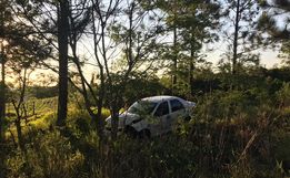 Saída de pista deixa uma pessoa ferida em Anchieta
