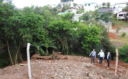 Município inicia recuperação de área  de risco após entrega de moradias