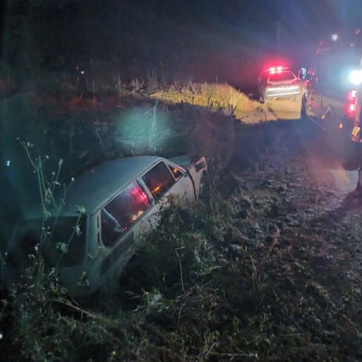 Motorista fica ferido em saída de pista no interior de Iraceminha