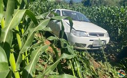 Idoso sofre acidente de trânsito e veículo desce ribanceira no interior de Itapiranga