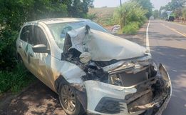 Carro e caminhão de coleta de lixo se envolvem em acidente na SC-386