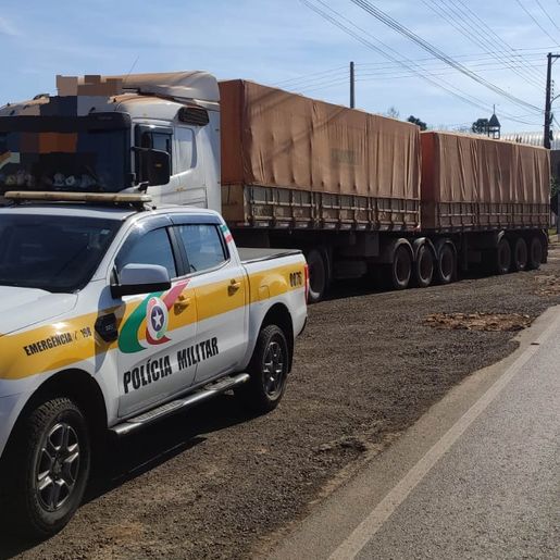 Motorista oferece dinheiro para policiais e vai preso por suborno em Descanso 