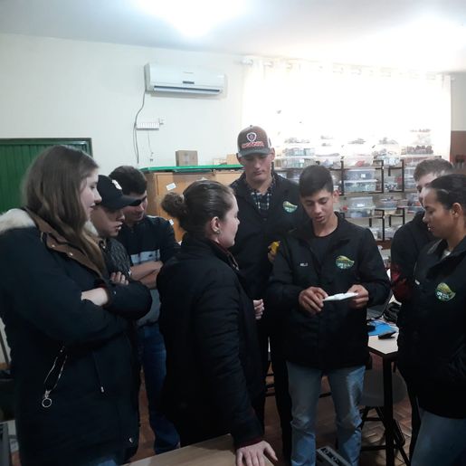 Alunos colocam em prática projetos em impressora 3D