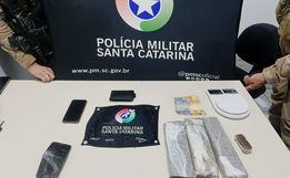 PM prende dois homens suspeitos de tráfico de drogas na região
