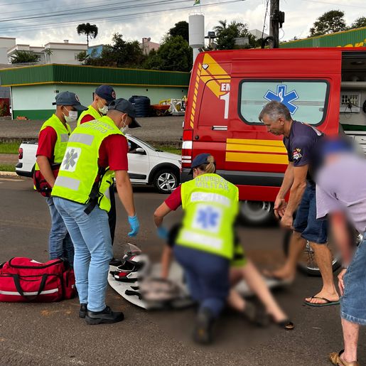 Colisão lateral deixa motociclista ferida em São Miguel do Oeste 