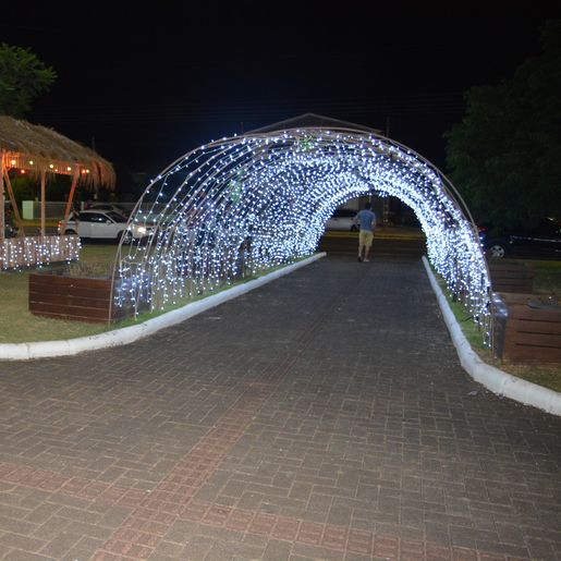 Chegada do Papai Noel encerra festividades natalinas em Saltinho 