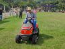 Prefeitura de Barra Bonita entrega tratores cortadores de grama para agricultores