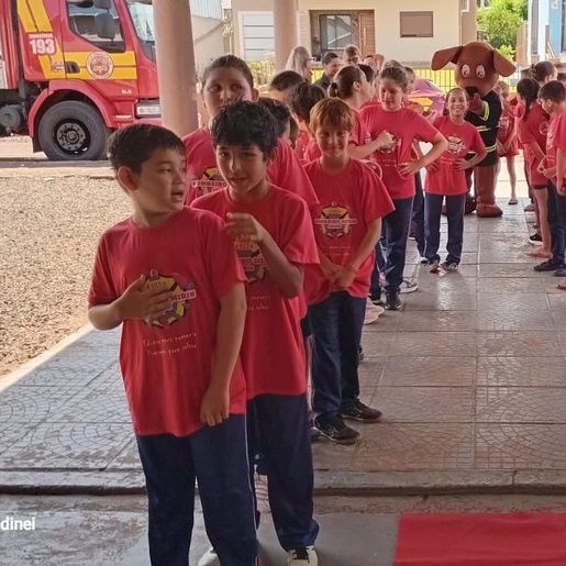 Bombeiro Mirim forma 46 alunos em São Bernardino 