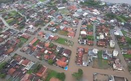 Pelo menos 32 cidades de SC são afetadas por chuvas torrenciais