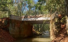 Nova ponte de concreto na comunidade Hélio Wassun é liberada em Bandeirante
