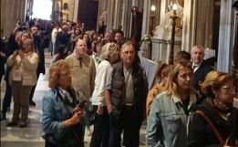 Fiéis fazem fila para visitar túmulo do Papa Francisco em Roma
