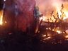 Casa de madeira é destruída por incêndio no interior de São José do Cedro