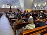 Paróquia São Miguel Arcanjo celebra crisma conjunta com 341 catequizandos