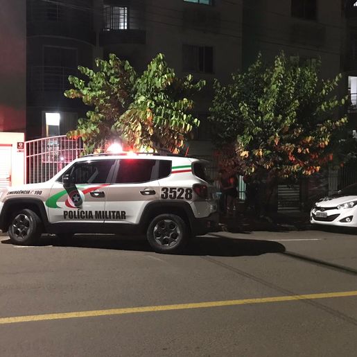 VÍDEO: Ladrões invadem apartamentos e furtam dinheiro e objetos em SMOeste