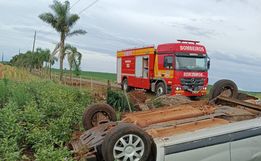 Idoso fica ferido em saída de pista seguida de capotamento na SC 305