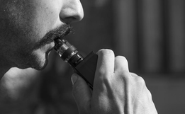 Cigarros eletrônicos podem ser proibidos em praças e lugares fechados de SC