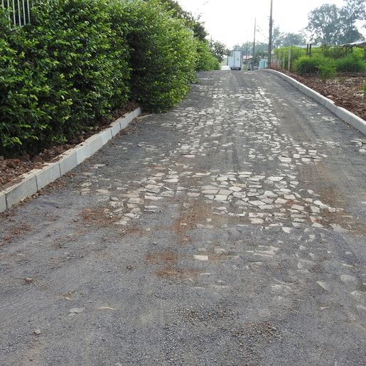 Linha Cruzinhas recebe calçamento em todas as vias
