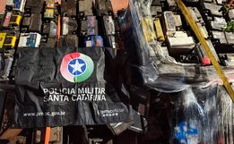 Caminhão com mil carcaças de baterias contrabandeadas é apreendido em Dionísio Cerqueira