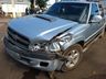 Colisão entre carro e caminhonete deixa mulher ferida
