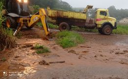 Equipe de obras faz força-tarefa para recuperação de estradas e pontes