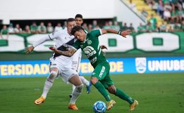 Chapecoense empata no final e evita derrota na Arena Condá
