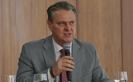 Prazo para ficar livre de gripe aviária é de 28 dias, diz Fávaro