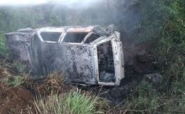 Veículo capota e pega fogo na SC-160