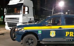 PRF recupera caminhão furtado há dois meses avaliado em meio milhão de reais