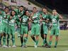 Queda de energia, expulsão e gols: Chape vence o Camboriú e cola nos líderes