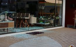 Criminosos invadem residência e várias lojas em Descanso