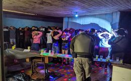 Polícia Militar encerra festa com cerca de 100 pessoas e interdita estabelecimento
