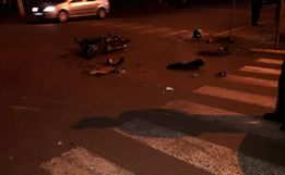 Motociclista fica ferido em queda no centro 
