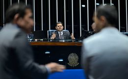 Governo pode judicializar derrubada do decreto do IOF após revés no Congresso 