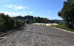 Descanso  prossegue com obras de calçamento em estradas no interior