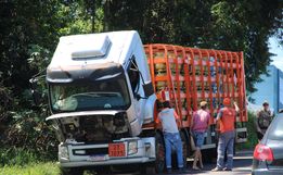 SMO: bombeiros atendem princípio de incêndio em caminhão