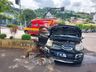 Idosa é socorrida pelos Bombeiros após veículo se chocar contra mureta em Itapiranga