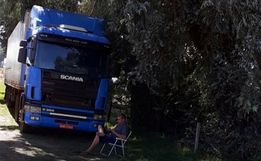 Caminhoneiros da região passam dificuldades sem comida e água na Argentina