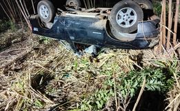 Capotamento em Bandeirante deixa dois homens feridos