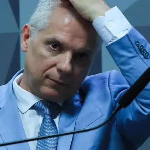 Ex-presidente do INSS recebia R$ 250 mil em propina por empresas e pizzaria, diz PF